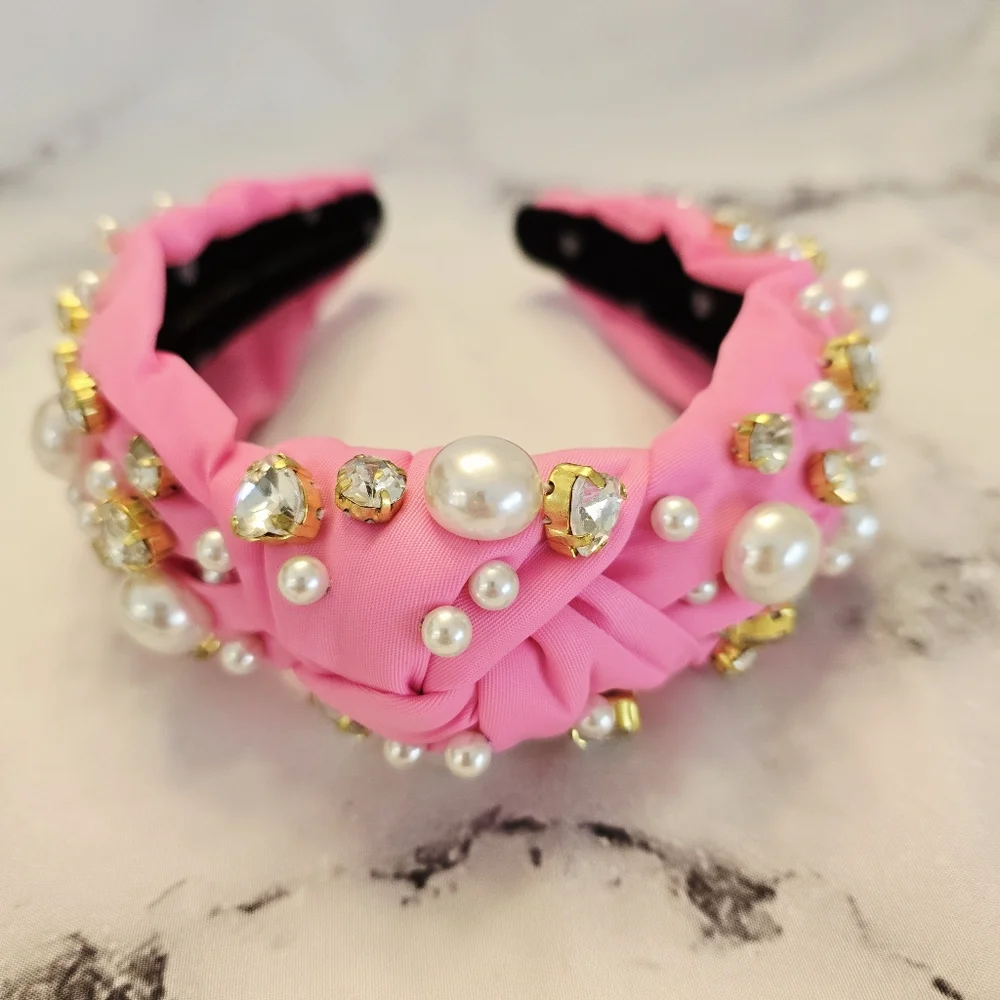 LELE SADOUGHI X STONEY CLOVER BUBBLEGUM PEARL & CRYSTAL HEARTS KNOTTED HEADBAND